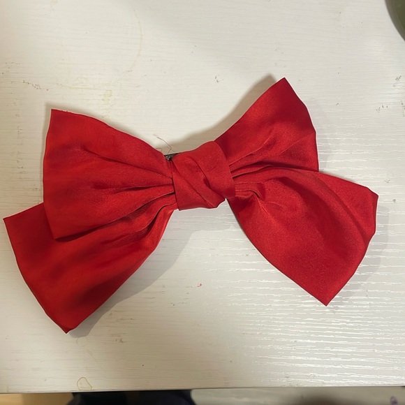 Red bow - Picture 1 of 1